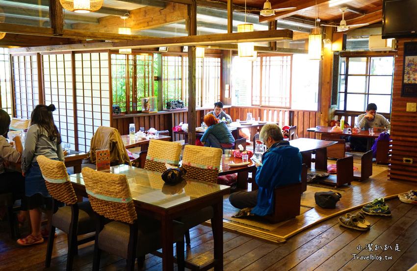台中沙鹿景點》人間食解景觀餐廳 古色古香渡假小村落！落雨松秘境.下午茶.情侶約會.家庭聚餐好去處~ - 小潔趴趴走旅遊札記