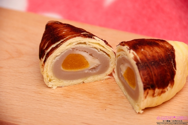 阿聰師芋頭酥的糕餅主意(大甲隨意館):【年節禮盒推薦】☼阿聰師芋頭酥的糕餅主意(大甲隨意館)☼小芋仔四層豐富內餡,口感極佳,香氣十足!送禮好看又大方~