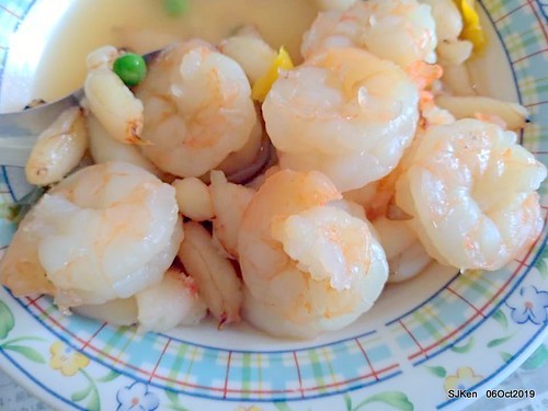 Tradtional seafood of Chinese dishses booth, Nangmeng market, Taipei, Taiwan, SKen, Oct 6, 2019