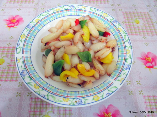Tradtional seafood of Chinese dishses booth, Nangmeng market, Taipei, Taiwan, SKen, Oct 6, 2019