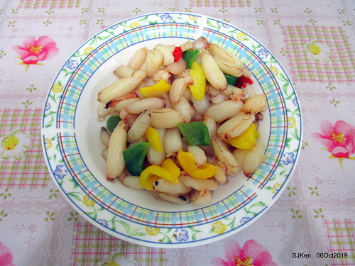 Tradtional seafood of Chinese dishses booth, Nangmeng market, Taipei, Taiwan, SKen, Oct 6, 2019