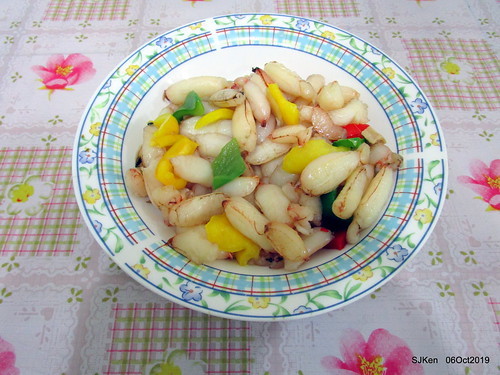 Tradtional seafood of Chinese dishses booth, Nangmeng market, Taipei, Taiwan, SKen, Oct 6, 2019
