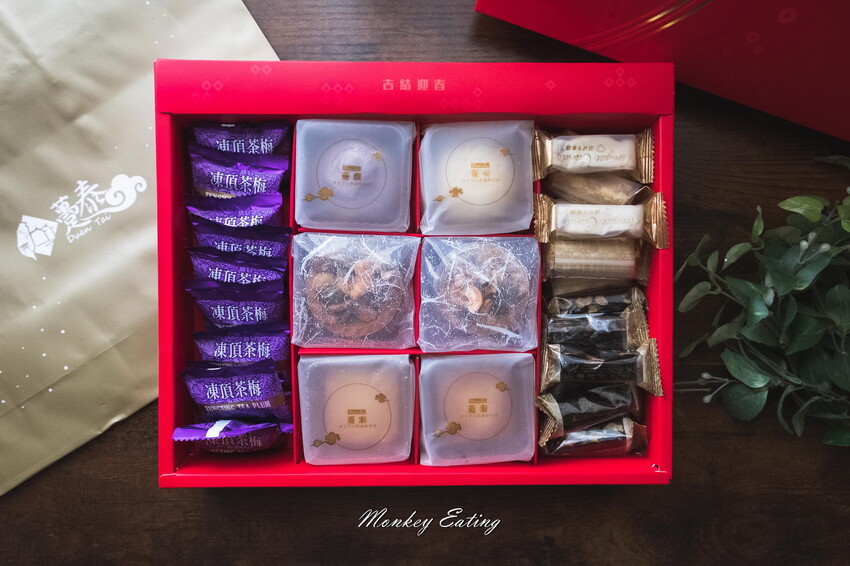 【大甲美食】躉泰食品│香Q麻糬餡芋頭紫晶酥、花生牛奶流芯酥好邪惡。新年春節禮盒。昇恆昌伴手禮。台中伴手禮推薦 - 貪吃猴的幻想