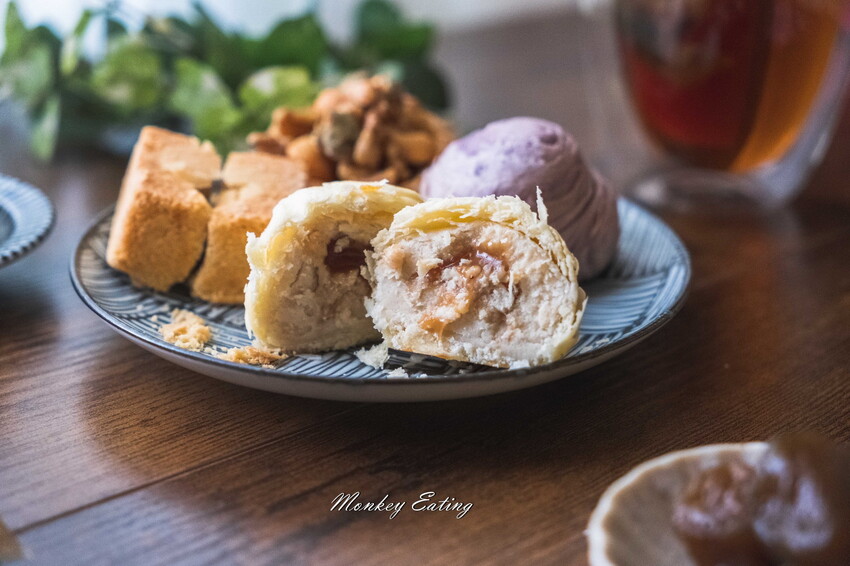 【大甲美食】躉泰食品│香Q麻糬餡芋頭紫晶酥、花生牛奶流芯酥好邪惡。新年春節禮盒。昇恆昌伴手禮。台中伴手禮推薦 - 貪吃猴的幻想