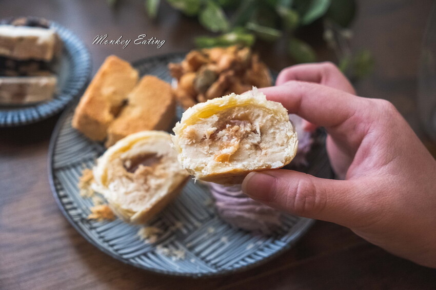 【大甲美食】躉泰食品│香Q麻糬餡芋頭紫晶酥、花生牛奶流芯酥好邪惡。新年春節禮盒。昇恆昌伴手禮。台中伴手禮推薦 - 貪吃猴的幻想
