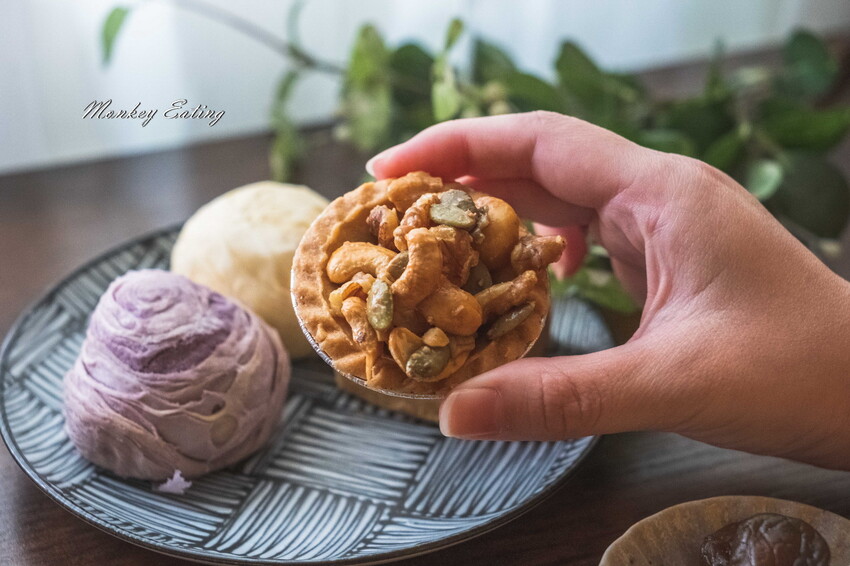 【大甲美食】躉泰食品│香Q麻糬餡芋頭紫晶酥、花生牛奶流芯酥好邪惡。新年春節禮盒。昇恆昌伴手禮。台中伴手禮推薦 - 貪吃猴的幻想