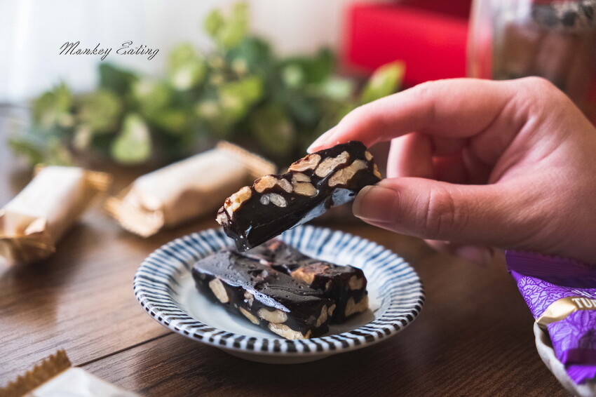 【大甲美食】躉泰食品│香Q麻糬餡芋頭紫晶酥、花生牛奶流芯酥好邪惡。新年春節禮盒。昇恆昌伴手禮。台中伴手禮推薦 - 貪吃猴的幻想
