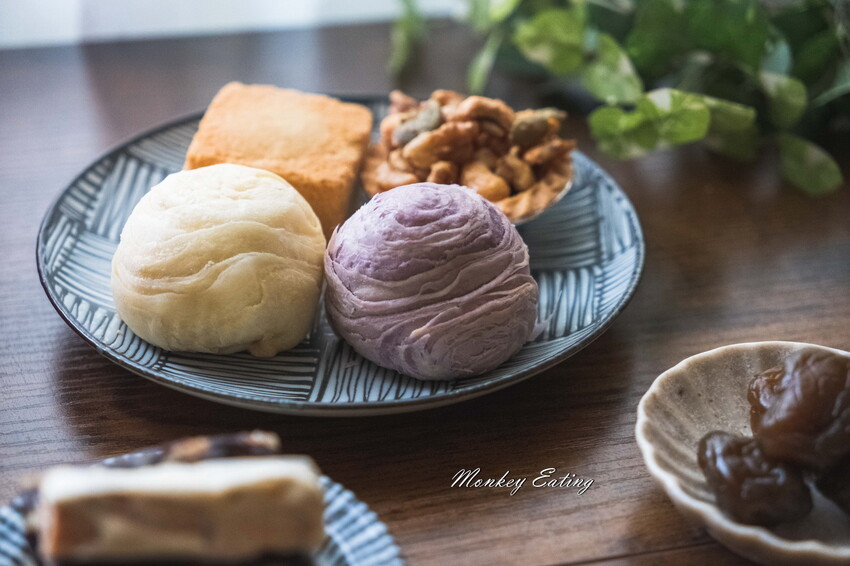 【大甲美食】躉泰食品│香Q麻糬餡芋頭紫晶酥、花生牛奶流芯酥好邪惡。新年春節禮盒。昇恆昌伴手禮。台中伴手禮推薦 - 貪吃猴的幻想