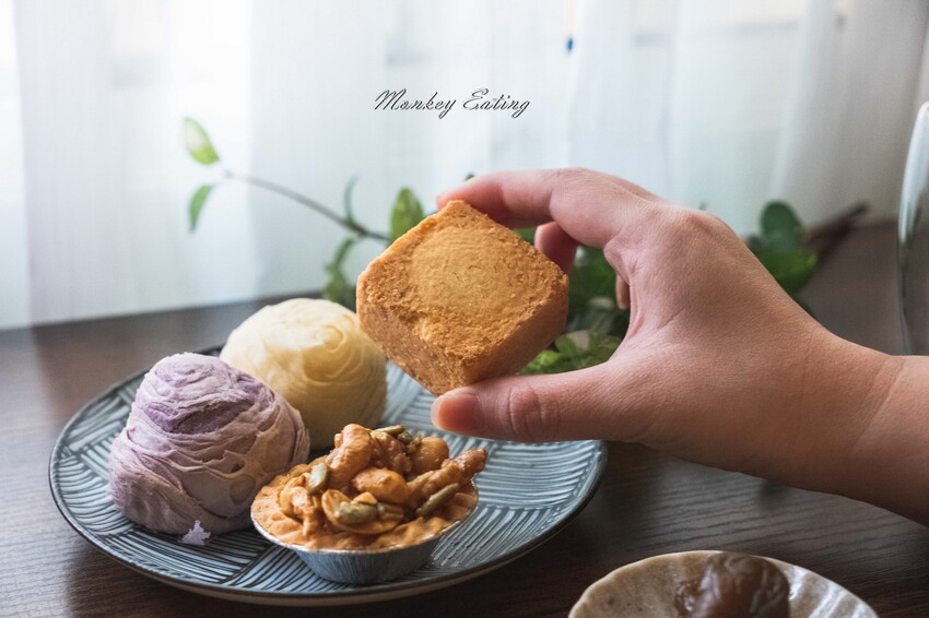 【大甲美食】躉泰食品│香Q麻糬餡芋頭紫晶酥、花生牛奶流芯酥好邪惡。新年春節禮盒。昇恆昌伴手禮。台中伴手禮推薦 - 貪吃猴的幻想