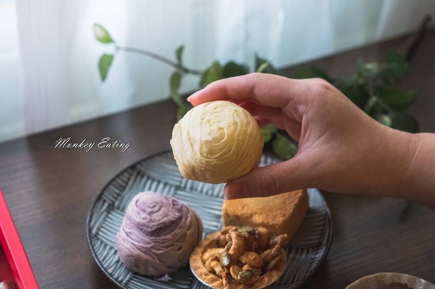 【大甲美食】躉泰食品│香Q麻糬餡芋頭紫晶酥、花生牛奶流芯酥好邪惡。新年春節禮盒。昇恆昌伴手禮。台中伴手禮推薦 - 貪吃猴的幻想