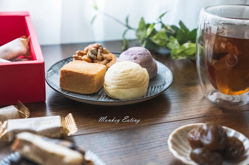 【大甲美食】躉泰食品│香Q麻糬餡芋頭紫晶酥、花生牛奶流芯酥好邪惡。新年春節禮盒。昇恆昌伴手禮。台中伴手禮推薦 - 貪吃猴的幻想