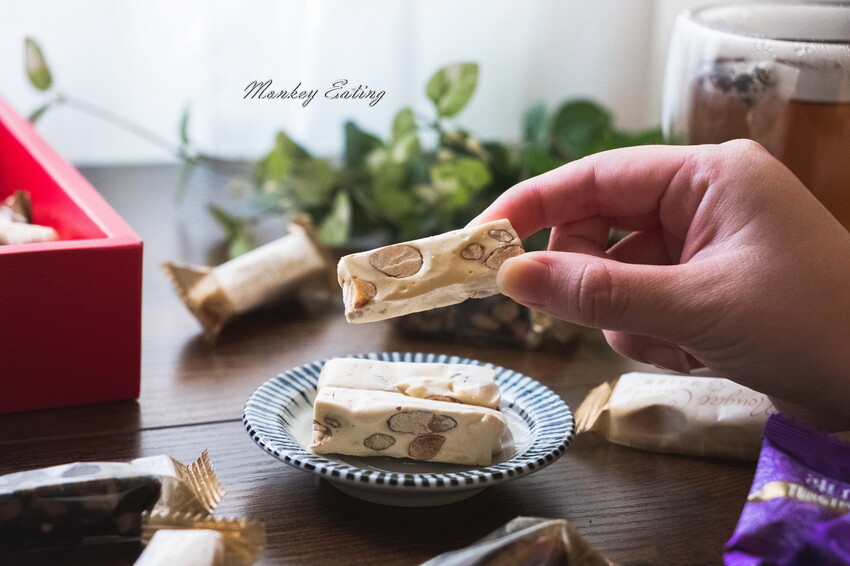 【大甲美食】躉泰食品│香Q麻糬餡芋頭紫晶酥、花生牛奶流芯酥好邪惡。新年春節禮盒。昇恆昌伴手禮。台中伴手禮推薦 - 貪吃猴的幻想