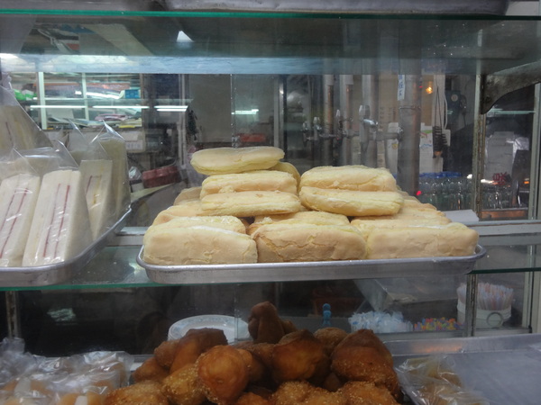 廟口紅茶：1020104[官本金文愛台灣]廟口紅茶好看的鋼管秀與好吃到想跳鋼管舞