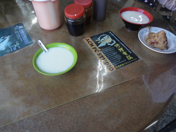 廟口紅茶：1020104[官本金文愛台灣]廟口紅茶好看的鋼管秀與好吃到想跳鋼管舞