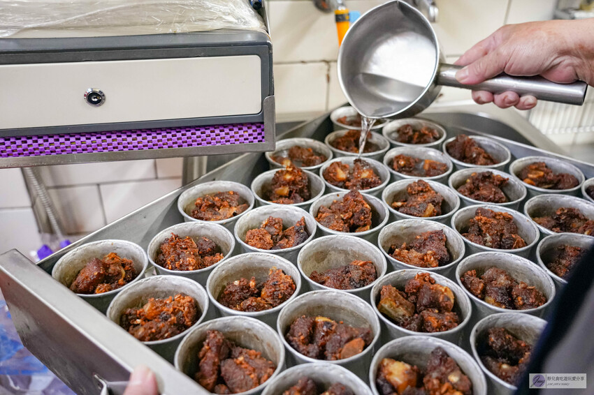 台中豐原廟東夜市傳三代老店!清水排骨麵店 排骨酥麵骨軟肉香,必吃排隊美食。