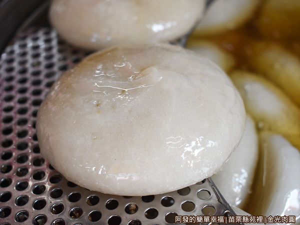 金光肉圓04-起鍋瀝油的肉圓.JPG