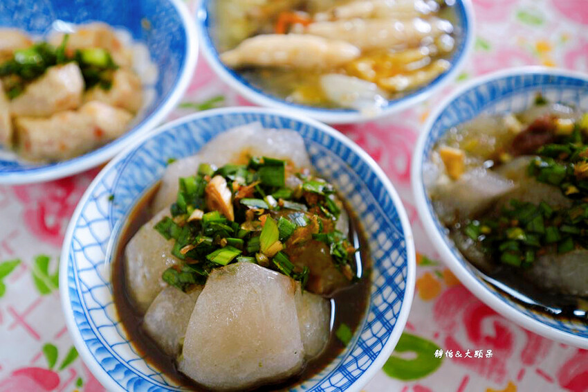 湯家大肉圓 ❙ 一顆40元的大肉丸、熱狗,獨特的韭菜醬汁,苗 湯家大肉圓 ❙ 一顆40元的大肉丸、熱狗,獨特的韭菜醬汁,苗