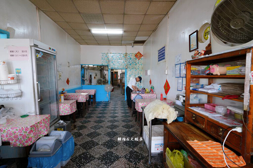 湯家大肉圓 ❙ 一顆40元的大肉丸、熱狗,獨特的韭菜醬汁,苗 湯家大肉圓 ❙ 一顆40元的大肉丸、熱狗,獨特的韭菜醬汁,苗