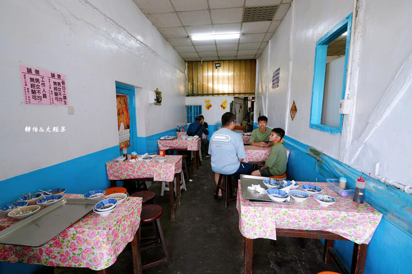 湯家大肉圓 ❙ 一顆40元的大肉丸、熱狗,獨特的韭菜醬汁,苗 湯家大肉圓 ❙ 一顆40元的大肉丸、熱狗,獨特的韭菜醬汁,苗