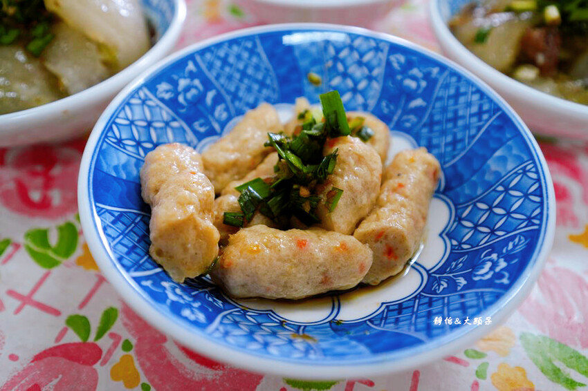 湯家大肉圓 ❙ 一顆40元的大肉丸、熱狗,獨特的韭菜醬汁,苗 湯家大肉圓 ❙ 一顆40元的大肉丸、熱狗,獨特的韭菜醬汁,苗