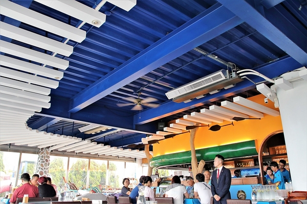 白圍牆地中海景觀咖啡:【桃園龍潭景點】白圍牆地中海景觀餐廳~唯美浪漫的地中海希臘風格,魔術表演,氣氛沸騰,同學會或家庭團聚最佳選擇