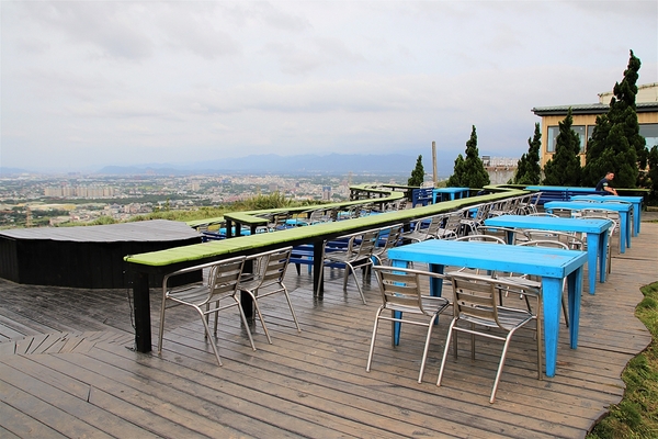 白圍牆地中海景觀咖啡:【桃園龍潭景點】白圍牆地中海景觀餐廳~唯美浪漫的地中海希臘風格,魔術表演,氣氛沸騰,同學會或家庭團聚最佳選擇