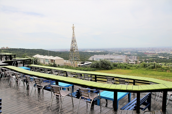 白圍牆地中海景觀咖啡:【桃園龍潭景點】白圍牆地中海景觀餐廳~唯美浪漫的地中海希臘風格,魔術表演,氣氛沸騰,同學會或家庭團聚最佳選擇