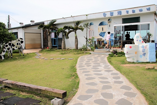 白圍牆地中海景觀咖啡:【桃園龍潭景點】白圍牆地中海景觀餐廳~唯美浪漫的地中海希臘風格,魔術表演,氣氛沸騰,同學會或家庭團聚最佳選擇