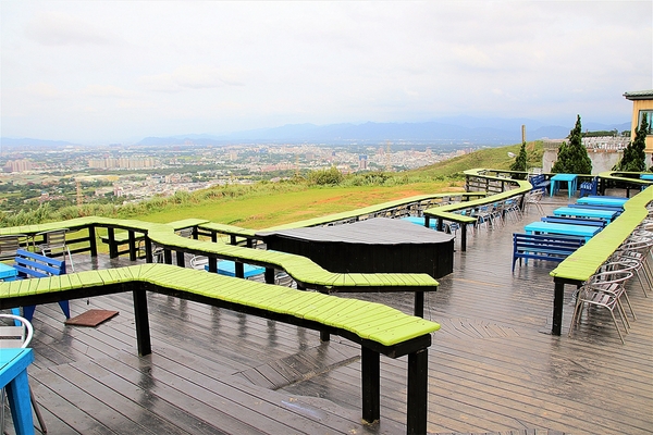 白圍牆地中海景觀咖啡:【桃園龍潭景點】白圍牆地中海景觀餐廳~唯美浪漫的地中海希臘風格,魔術表演,氣氛沸騰,同學會或家庭團聚最佳選擇