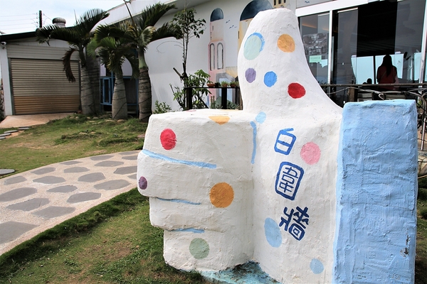 白圍牆地中海景觀咖啡:【桃園龍潭景點】白圍牆地中海景觀餐廳~唯美浪漫的地中海希臘風格,魔術表演,氣氛沸騰,同學會或家庭團聚最佳選擇