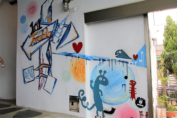 白圍牆地中海景觀咖啡:【桃園龍潭景點】白圍牆地中海景觀餐廳~唯美浪漫的地中海希臘風格,魔術表演,氣氛沸騰,同學會或家庭團聚最佳選擇