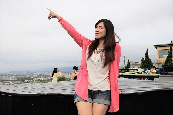 白圍牆地中海景觀咖啡:【桃園龍潭景點】白圍牆地中海景觀餐廳~唯美浪漫的地中海希臘風格,魔術表演,氣氛沸騰,同學會或家庭團聚最佳選擇