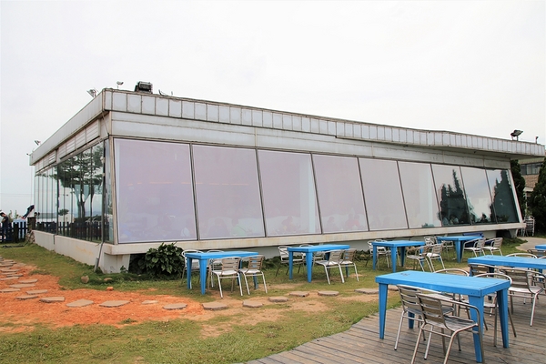 白圍牆地中海景觀咖啡:【桃園龍潭景點】白圍牆地中海景觀餐廳~唯美浪漫的地中海希臘風格,魔術表演,氣氛沸騰,同學會或家庭團聚最佳選擇