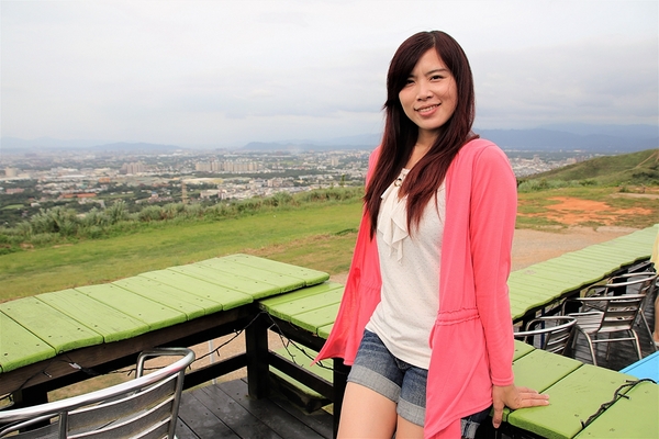 白圍牆地中海景觀咖啡:【桃園龍潭景點】白圍牆地中海景觀餐廳~唯美浪漫的地中海希臘風格,魔術表演,氣氛沸騰,同學會或家庭團聚最佳選擇