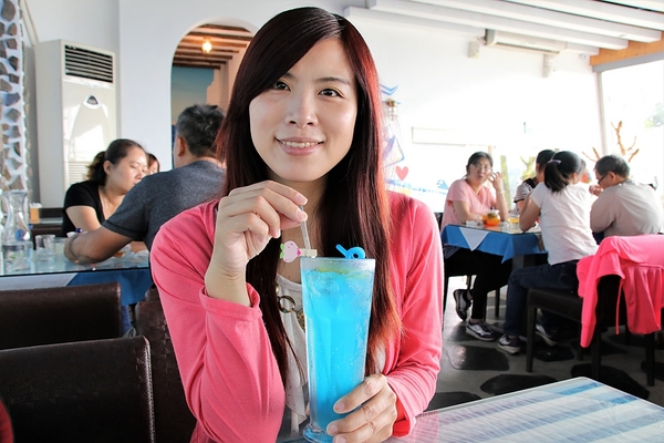 白圍牆地中海景觀咖啡:【桃園龍潭景點】白圍牆地中海景觀餐廳~唯美浪漫的地中海希臘風格,魔術表演,氣氛沸騰,同學會或家庭團聚最佳選擇