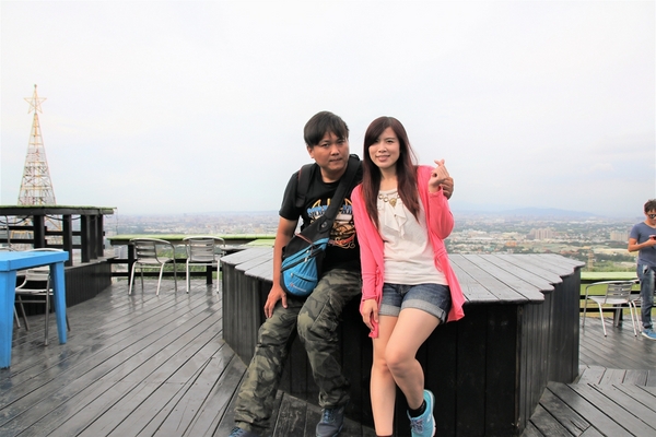 白圍牆地中海景觀咖啡:【桃園龍潭景點】白圍牆地中海景觀餐廳~唯美浪漫的地中海希臘風格,魔術表演,氣氛沸騰,同學會或家庭團聚最佳選擇