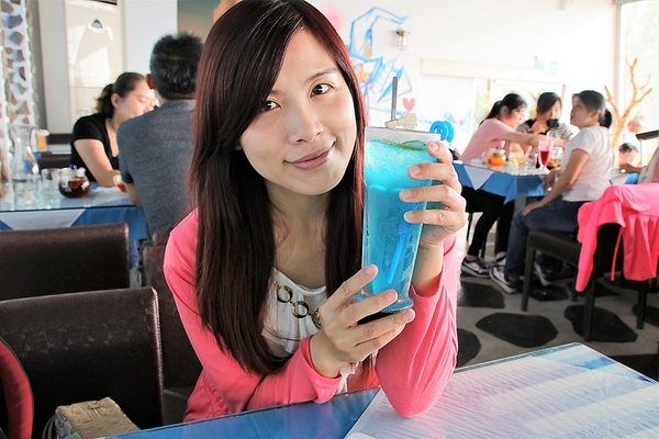 白圍牆地中海景觀咖啡:【桃園龍潭景點】白圍牆地中海景觀餐廳~唯美浪漫的地中海希臘風格,魔術表演,氣氛沸騰,同學會或家庭團聚最佳選擇