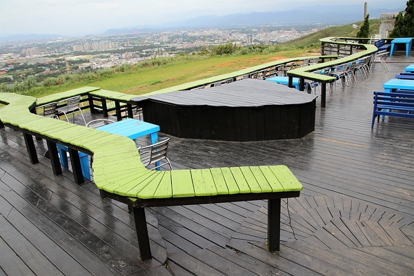 白圍牆地中海景觀咖啡:【桃園龍潭景點】白圍牆地中海景觀餐廳~唯美浪漫的地中海希臘風格,魔術表演,氣氛沸騰,同學會或家庭團聚最佳選擇