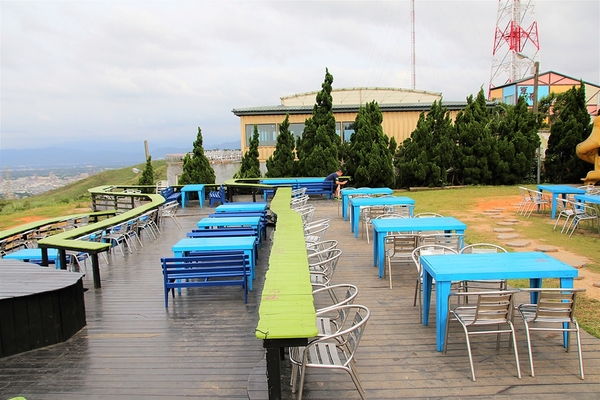 白圍牆地中海景觀咖啡:【桃園龍潭景點】白圍牆地中海景觀餐廳~唯美浪漫的地中海希臘風格,魔術表演,氣氛沸騰,同學會或家庭團聚最佳選擇