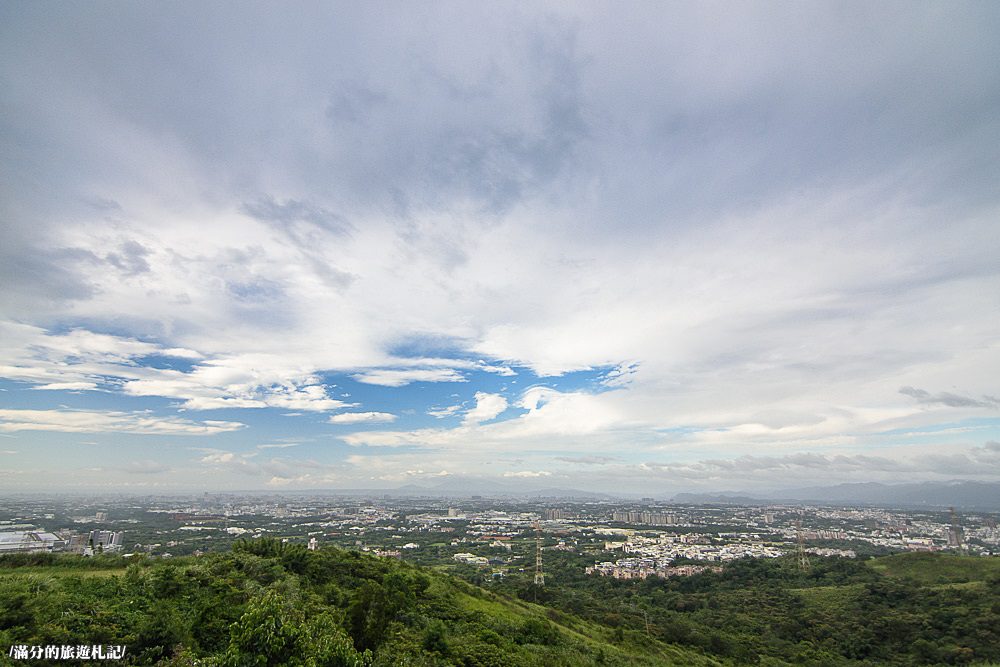 桃園龍潭景點》享夜景觀餐廳 龍潭夜景 站桃園看台北101 座擁180度的絢爛美景 - 滿分的旅遊札記