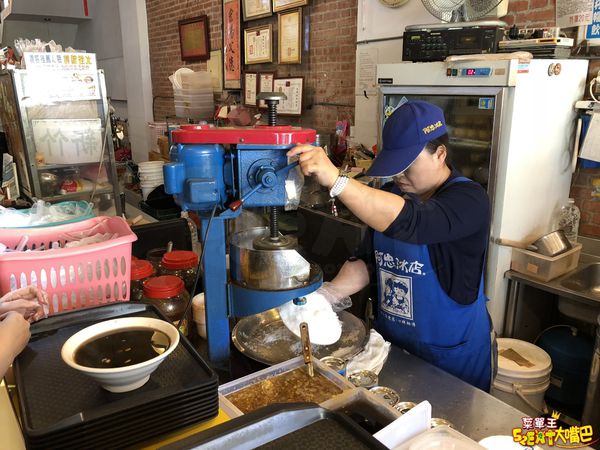 阿忠冰店菜單價位大公開！新鮮熬煮必點的古早味鳳梨冰~招牌綜合豆花、鳳梨冰。
