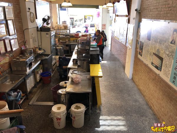 阿忠冰店菜單價位大公開！新鮮熬煮必點的古早味鳳梨冰~招牌綜合豆花、鳳梨冰。