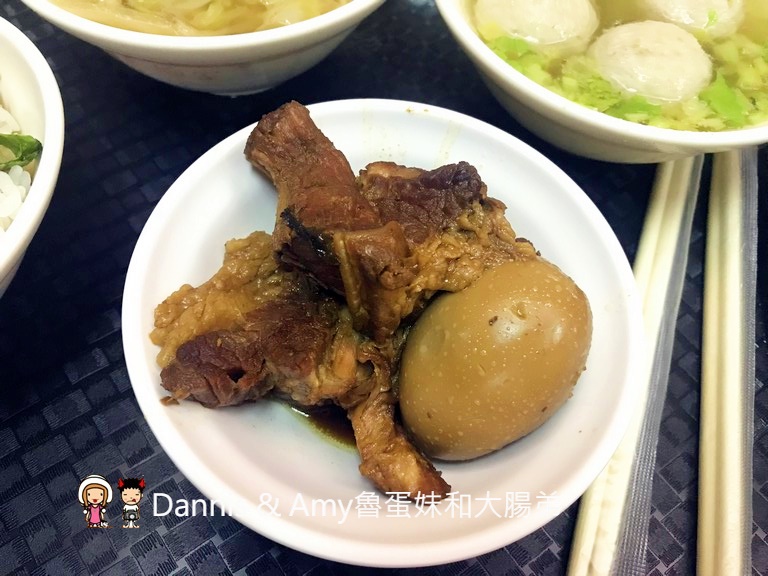 《新竹城隍廟美食》柳家肉燥飯。白菜魯。老公記憶中的古早好味道︱（影片）