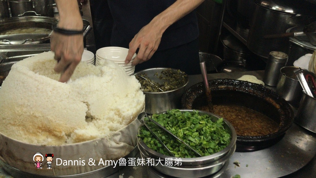 《新竹城隍廟美食》柳家肉燥飯。白菜魯。老公記憶中的古早好味道︱（影片）