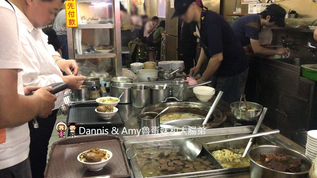 《新竹城隍廟美食》柳家肉燥飯。白菜魯。老公記憶中的古早好味道︱（影片）