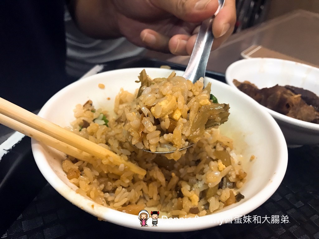 《新竹城隍廟美食》柳家肉燥飯。白菜魯。老公記憶中的古早好味道︱（影片）