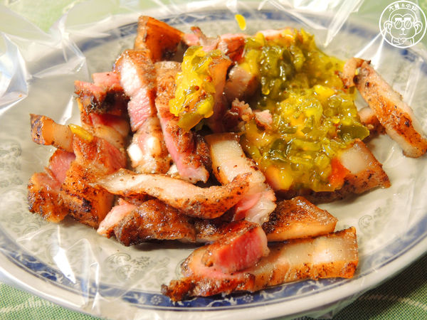 吉佈德香腸：呷飽祙【苗栗竹南･吉佈德碳烤 香腸堡 鹹豬肉】想吃美味急不得