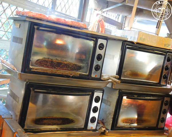 吉佈德香腸：呷飽祙【苗栗竹南･吉佈德碳烤 香腸堡 鹹豬肉】想吃美味急不得