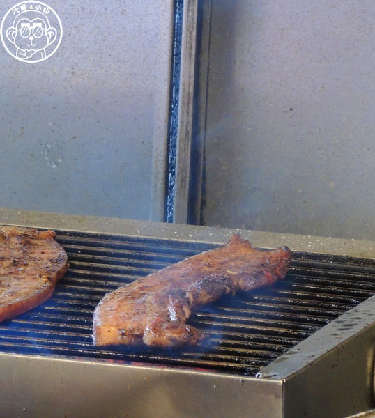 吉佈德香腸：呷飽祙【苗栗竹南･吉佈德碳烤 香腸堡 鹹豬肉】想吃美味急不得