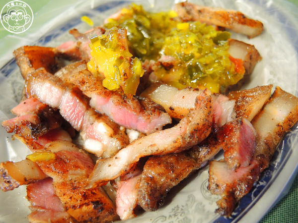 吉佈德香腸：呷飽祙【苗栗竹南･吉佈德碳烤 香腸堡 鹹豬肉】想吃美味急不得